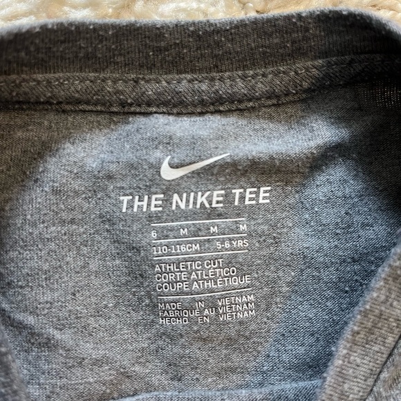 NIKE top - Picture 3 of 4